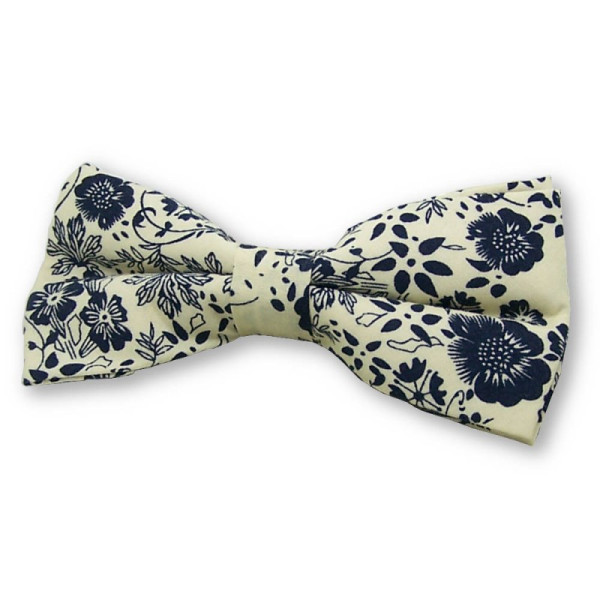 Nœud-papillon crème à motifs floraux bleu nuit, raffinement et originalité pour une tenue distinguée